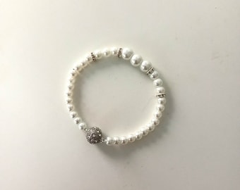 Dainty pearl bracelet, pearl wedding bracelet, bracelet gift, wedding bracelet, bridesmaid bracelet gift, magnetic bracelet