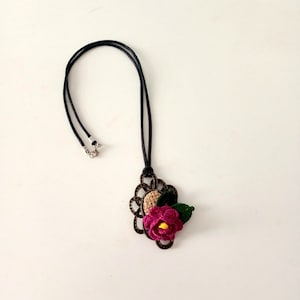 Crochet floral frame necklace, personalized necklace, flower crochet necklace, christmas gift, gift girl