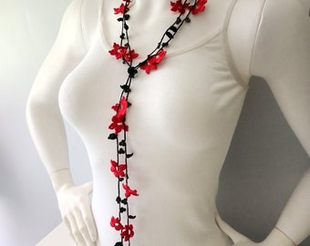 Crochet floral necklace, crochet oya necklace, red and black colors necklace, beaded necklace, beach necklace, gift for mom