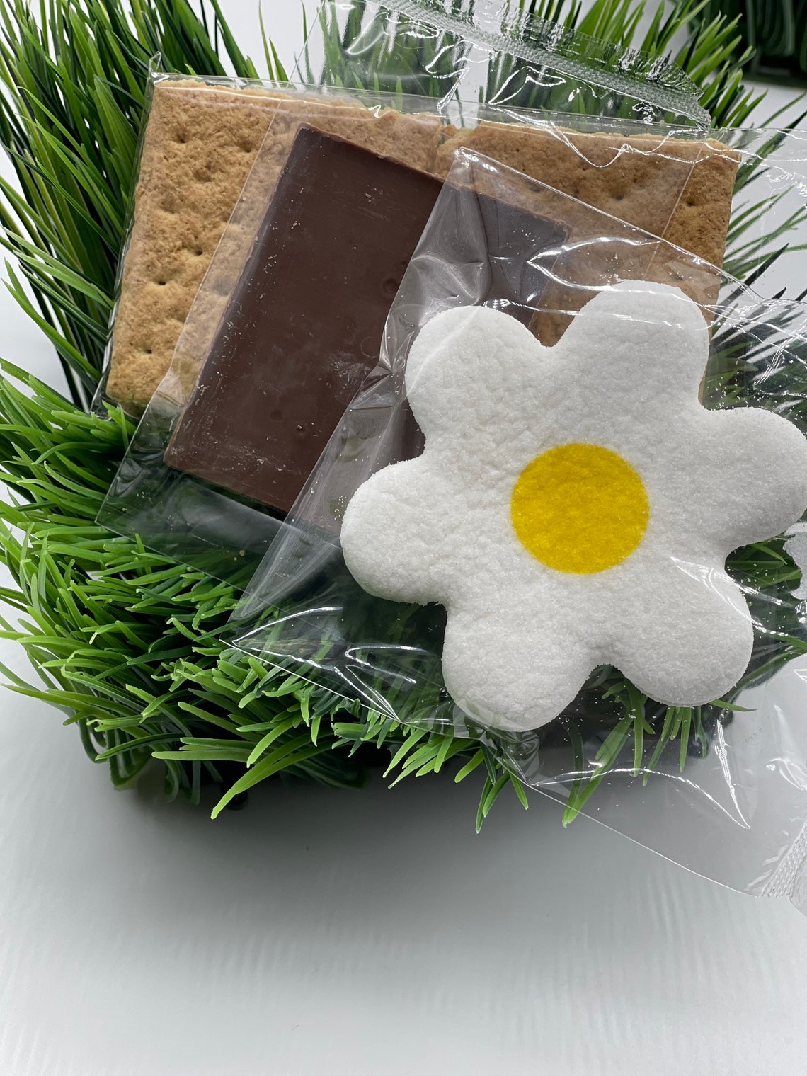Daisy Party Favor. Smores Kit . Flower Favors . 70s Party Etsy
