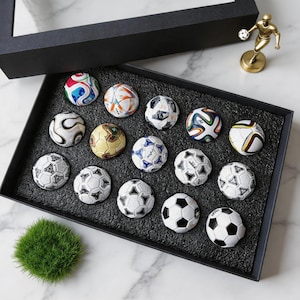 World Cup Mini Soccer Ball Collectible Gift Set, 3.8cm Replica Match Ball Fan Souvenir Set, Sports Collectible Gift, Fan Souvenir Gift