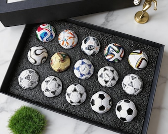 Set de regalo coleccionable de mini balón de fútbol de la Copa Mundial, réplica de balón de partido de 3,8 cm, set de recuerdo para aficionados, regalo deportivo de colección, regalo de recuerdo para aficionados