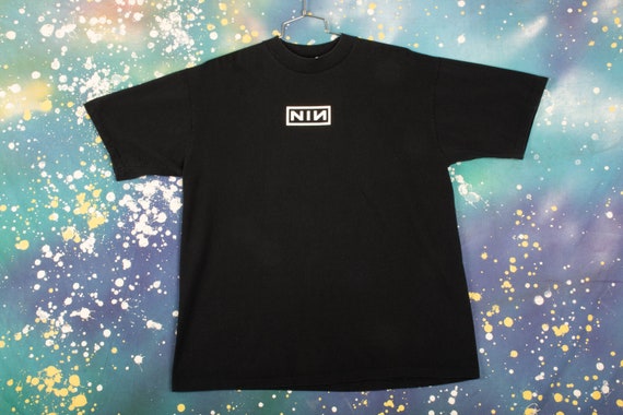Nine Inch Nails T-shirt Size XL - Etsy 可愛い通販サイト Nine Inch Nails Tシャツ Tシャツ/カットソー(半袖/袖なし)