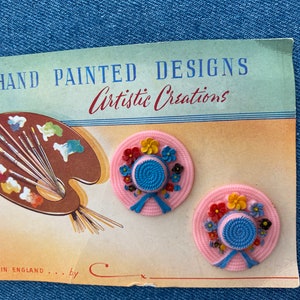 Uitstekend paar hand geschilderde haarspeldjes op originele kaart, hoeden, 1950