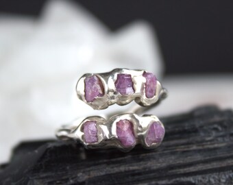 Saphirring, rosa Saphir, offener Ring, verstellbar, Statement-Ring, Rohsaphir, Silberschmuck, Sterlingsilber, recyceltes Silber