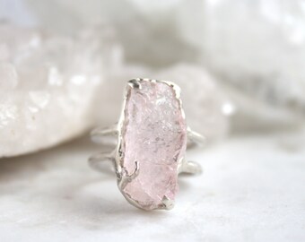 Morganite ring, zilveren ring, statement ring, gerecycled zilver, handgesneden ring, cadeaus voor haar, cocktailring, ruwe diamant, maart geboortesteen