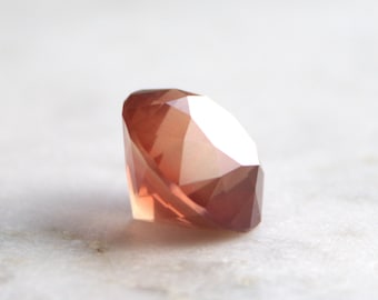 Oregon sunstone, hand faceted, round brilliant, extreme schiller, 7.5 carats, copper bearing