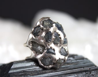 saffierring, statement ring, ruwe saffier, zilveren sieraden, sterling zilver, gerecycled zilver