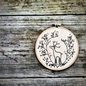 DIY Feiertag Stickmuster . Weihnachten diy Stickrahmen Kunst . Hirsch DIY Geschenk Wald Wald Tiere Natur Cerf Sofort download