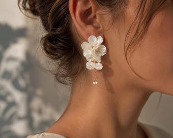 White Floral Statement Earrings, Mother of Pearl Earrings, Bridal Wedding Jewelry, Elegant Dangle Earrings for Women