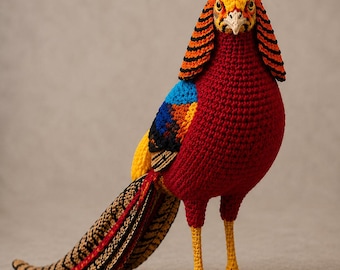 Patrón de ganchillo realista de pájaro, amigurumi de faisán dorado en PDF, tutorial fotográfico paso a paso.