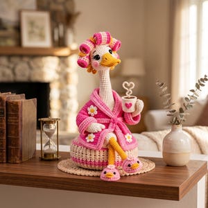 Häkelanleitung für eine Gans (PDF), Lustige Amigurumi-Gans, Häkelanleitung für eine Ente im Bademantel, Kuschelige Gänsepuppe, Häkelanleitung für einen Vogel, DIY-Deko für Zuhause