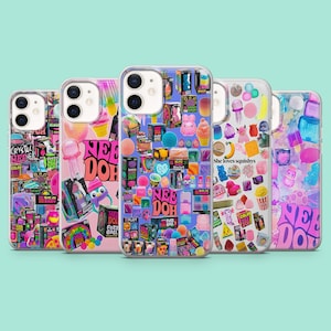 Puede incluir: Cinco fundas para smartphone con diseños de collage coloridos de juguetes squishy Nee Doh, varias figuras pequeñas y gráficos de texto. Cada funda muestra una disposición única de imágenes vibrantes y divertidas, incluyendo helados y envases.