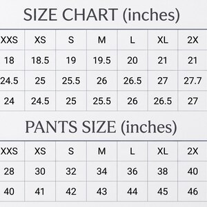 Op de afbeelding: Een maattabel in inches voor kleding, bestaande uit twee secties. Het bovenste gedeelte toont schouder-, lengte- en mouwmaten voor de maten XXS tot 4X. Het onderste gedeelte toont taille- en lengtematen voor broekmaten van XXS tot 4X.