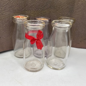 Botellas de leche de vidrio vintage de media pinta: 2 con tapas de cartón, 5,5 pulgadas, década de 1940-1960, mediados de siglo, almuerzo escolar, decoración, colección, artesanías