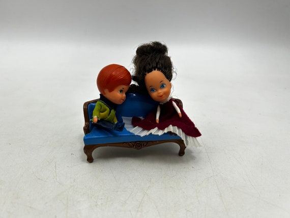 Vintage Mattel Littles Dollhouse Living Room Furniture 2 Dolls man and Woman on Sofa Settee Die Cast Metal 1980s 1 2 1 24 Scale Etsy