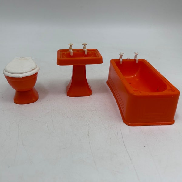 Salle de bain vintage pour maison de poupée Bambola -- Toilettes, lavabo et baignoire orange avec bordures blanches, plastique souple, 1:16, échelle 3/4, années 1970-80