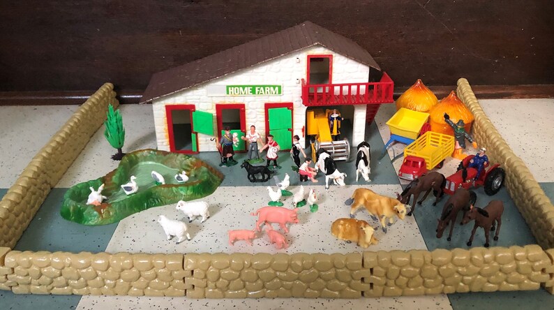 Vintage Blue Box Home Farm Barn People Animals Fences - Toy Farm Animals And Fences Vintage Blue Box Home Farm Barn People Animals Fences - Toy Farm Animals And Fences