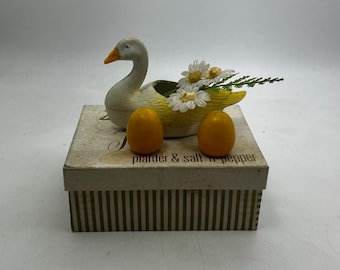 Vintage Plastic Swan Planter, Egg Salt and Pepper Shakers, Midcentury, Novelty, Whimsical,  Davis Products, Housewarming Gift, Collection