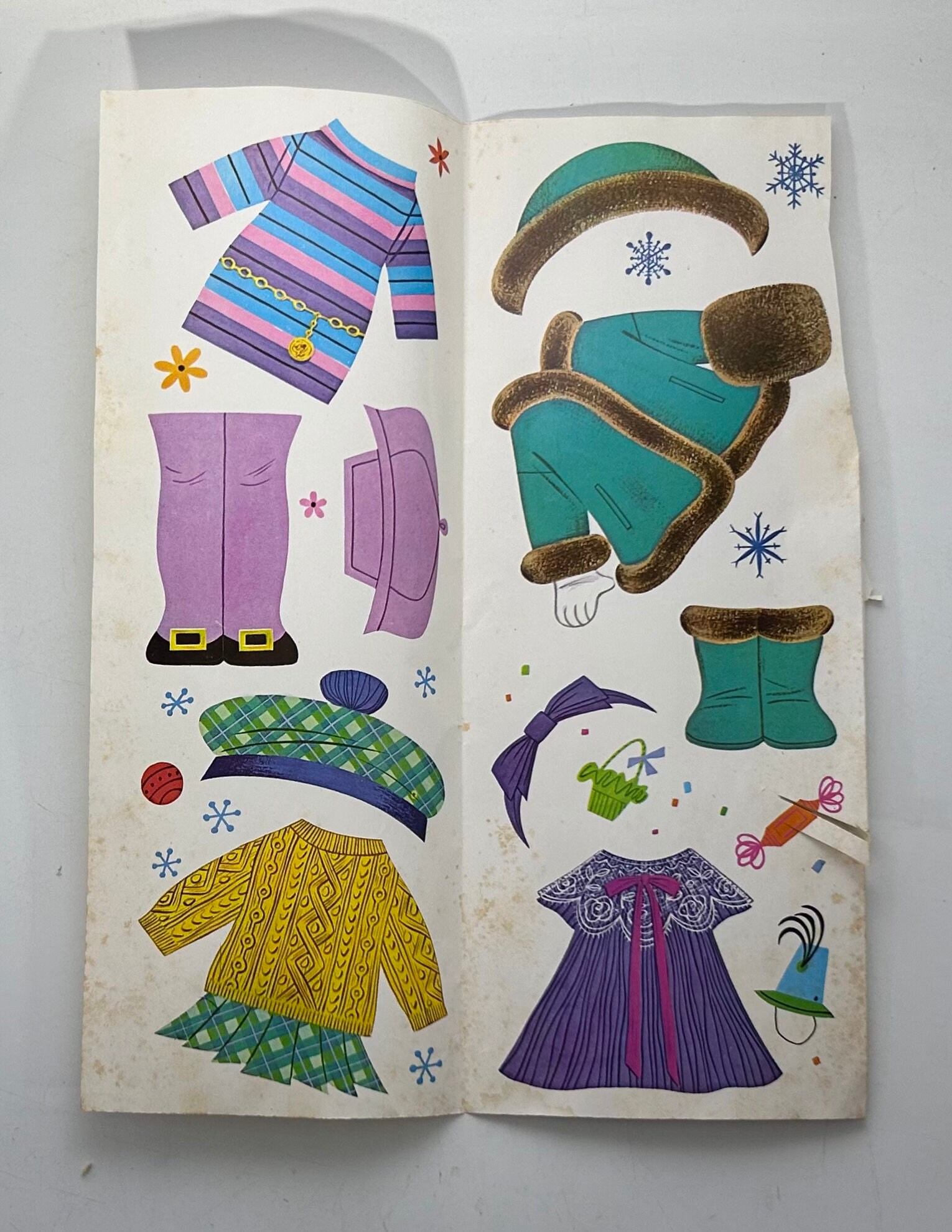 Vintage Amy Paper Doll With 14 Mod Outfits, Stay on (?) Clothing, Big ...