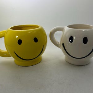 イエロースマイリーマグ - Etsy 日本