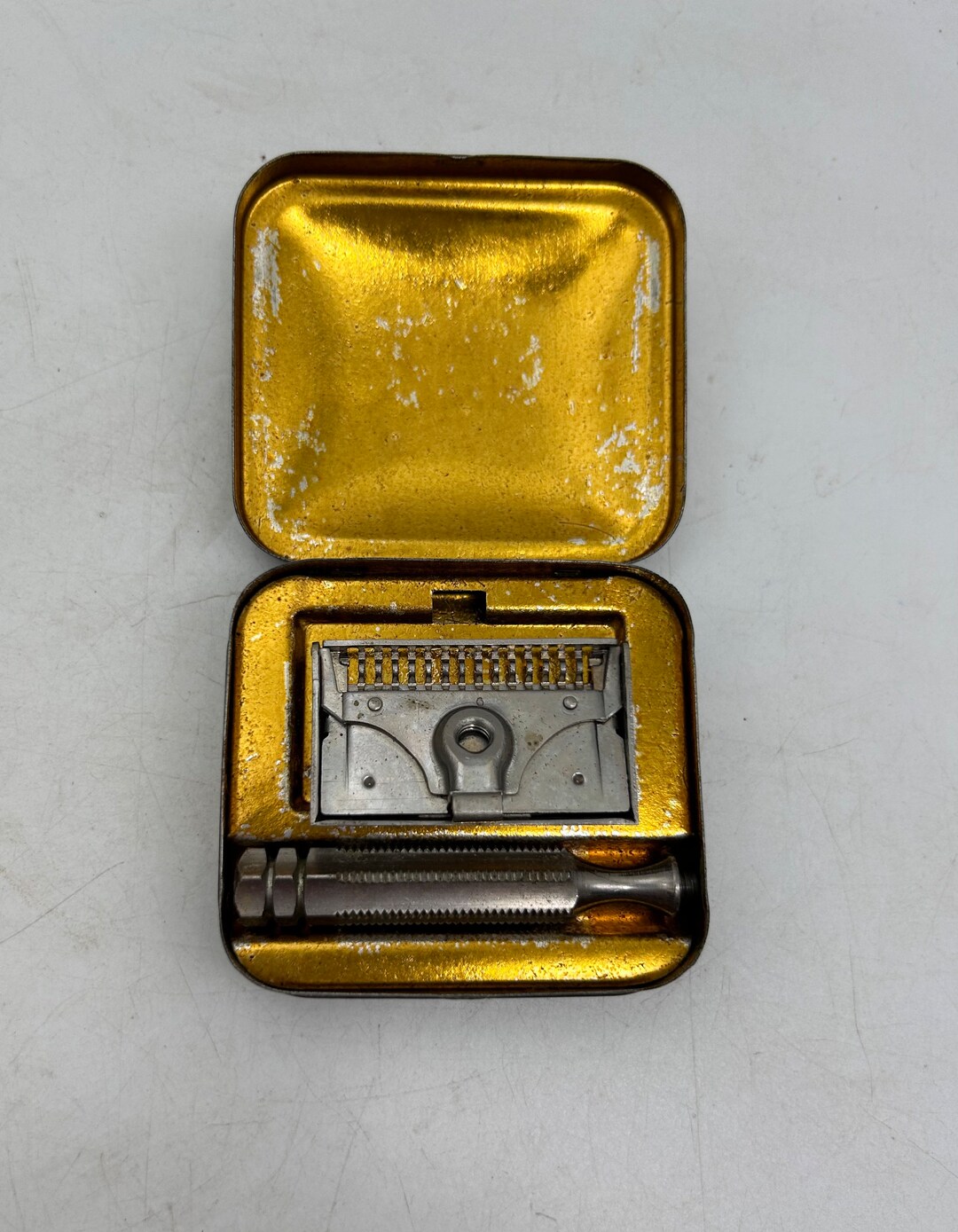 Vintage Travel 2-piece Shaving Razor in Gold Metal Case: Toiletry ...