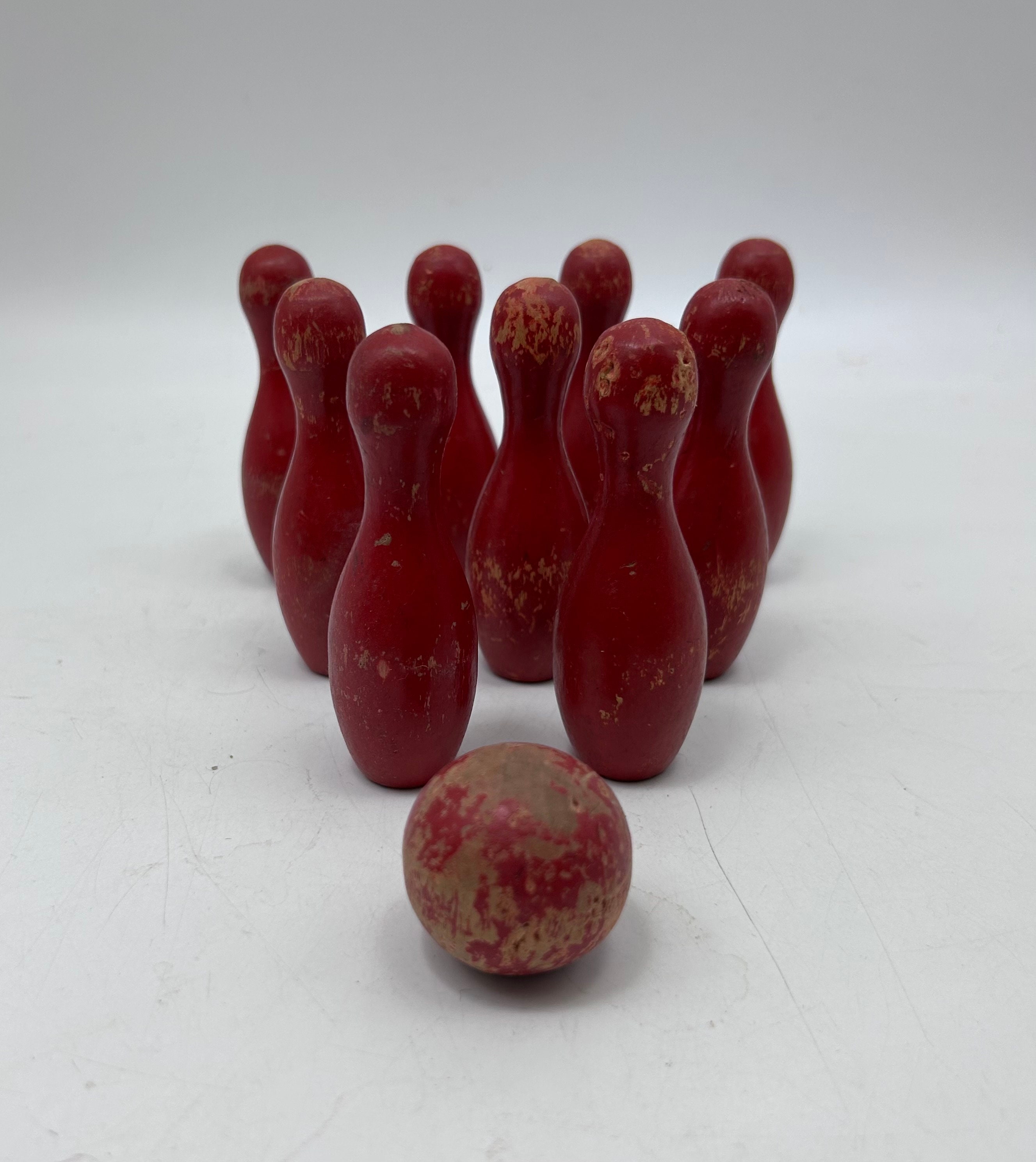 GW特別価格☆アンティーク　木製ボーリング　ボウリングピンと赤いボールセット 楽天市場】AdnilLAND BOWLING SETS ボーリング セット 木の