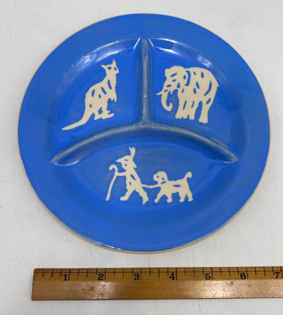 Vintage Harker? Cameo Blue Child's Geteilter Teller, Elefant, Känguru und Lamm, 18,8 cm, 1930er-1940er Jahre, Sammlung, Baby, Taufgeschenk