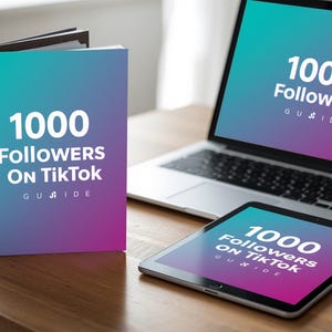 Peut inclure: Un livre physique, un ordinateur portable et une tablette affichant le titre 1000 Followers On TikTok Guide. La couverture et les écrans présentent un fond dégradé vibrant passant du bleu sarcelle au violet avec du texte blanc et une icône de note de musique.