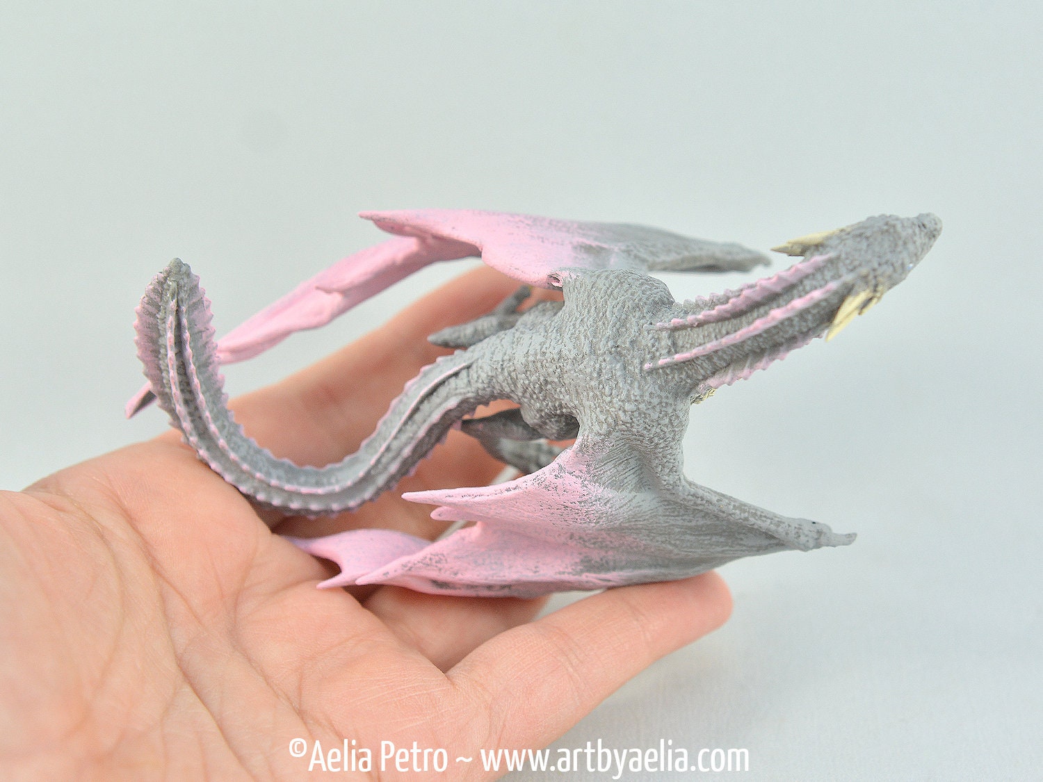 Realistische replica babydraak - grijze en roze draak - PRE-ORDER  verzending: 2-8 weken - Etsy België, image size:1500x1125
