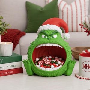 Grinch Candy Bowl – 3D Printed Holiday Treat Dish (Santa Hat)