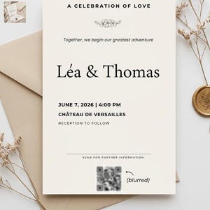 Peut inclure: Une carte d'invitation de mariage couleur crème avec le texte A CELEBRATION OF LOVE, Léa & Thomas, et la date JUNE 7, 2026 | 4:00 PM au CHÂTEAU DE VERSAILLES. La carte comprend un motif floral, un code QR et le texte SCAN FOR FURTHER INFORMATION.