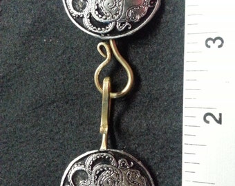 Pirate Medium Pewter Cloak Clasp With Skull And Octopus