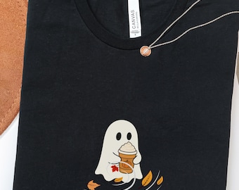 Camiseta con estampado de fantasma sosteniendo un café con leche de calabaza especiada / Camiseta de otoño con hojas de otoño