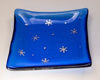small glass square plate with snow flakes
