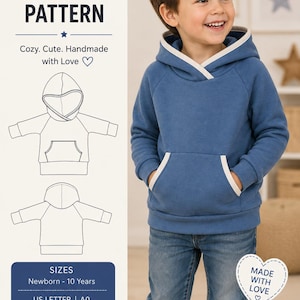 Può includere: Un cartamodello digitale per felpa con cappuccio per bambini, con il testo Kids Hoodie Pattern, Easy to Sew e Made With Love. L'immagine mostra una felpa blu a maniche lunghe con cappuccio, una tasca frontale e dettagli bianchi.