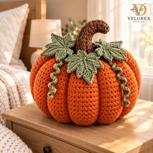 Haakpatroon voor een pompoen (PDF): Geribbelde herfstdecoratie met bladeren en krullende ranken, Amigurumi pompoentrio