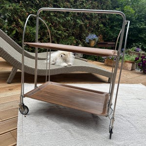 Bremshey & Co Gerlinol “Dinette” Vintage chromen serveerwagen met houten dienbladen | Mid-century barwagen op wielen