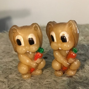 Bunnies Holding Carrots Salt & Pepper Shaker