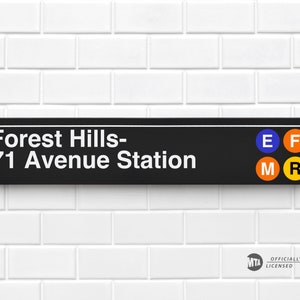 Forest Hills- Estación de la Avenida 71 - Señal del metro de Nueva York - Señal de madera