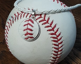 Ciondolo per collana da baseball realizzato con un vero baseball