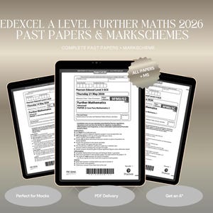 Op de afbeelding: Drie digitale tablets met Pearson Edexcel Level 3 GCE Further Mathematics 2026 examens en antwoordmodellen. De schermen tonen examenkoppen, instructies en barcodes. Een stervormig label bevat de tekst ALL PAPERS + MS.