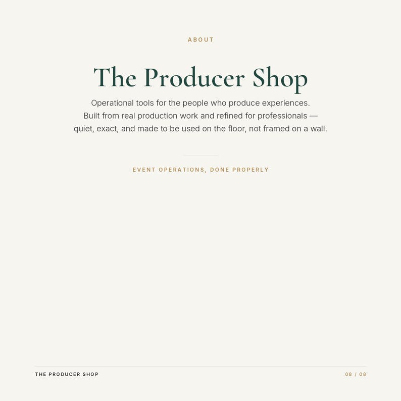 Op de afbeelding: Een witte informatieve afbeelding met donkergroene tekst die The Producer Shop leest, gevolgd door de beschrijving: Operational tools for the people who produce experiences. Built from real production work and refined for professionals.