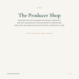 Puede incluir: Un gr&aacute;fico informativo blanco con texto en verde oscuro que dice The Producer Shop, seguido de la descripci&oacute;n: Operational tools for the people who produce experiences. Built from real production work and refined for professionals.