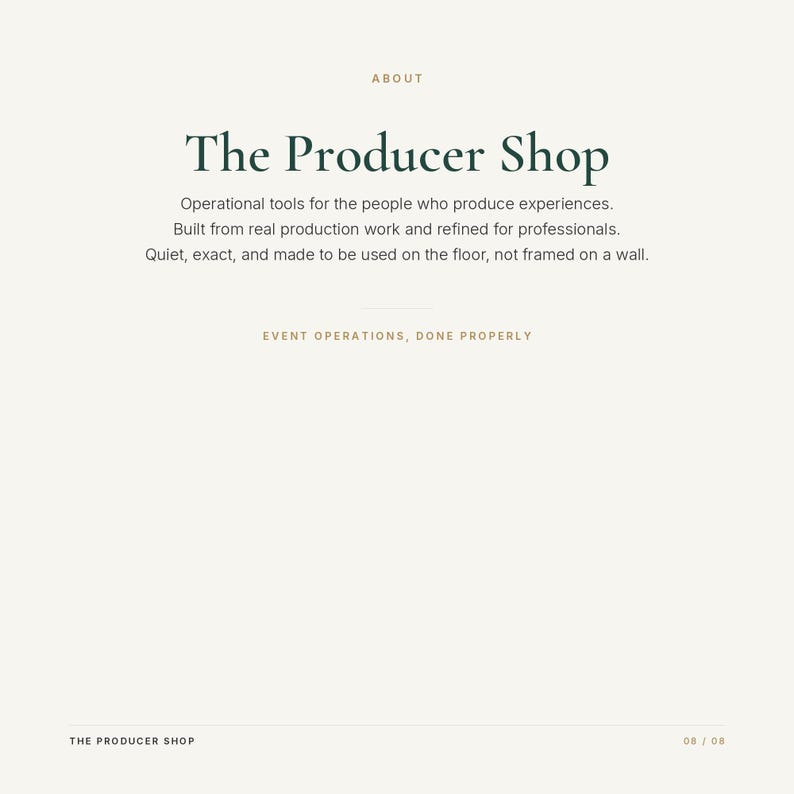 Puede incluir: Un gr&aacute;fico informativo blanco con texto en verde oscuro que dice The Producer Shop, seguido de la descripci&oacute;n: Operational tools for the people who produce experiences. Built from real production work and refined for professionals.