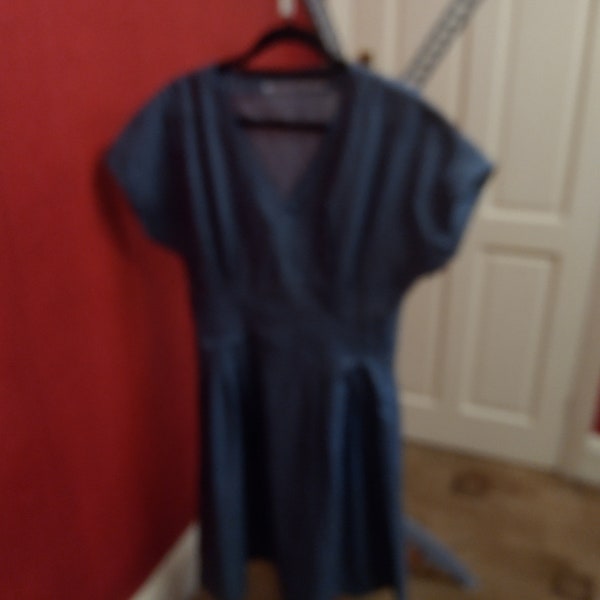 Robe de thé bleue à motifs pour femmes des années 40