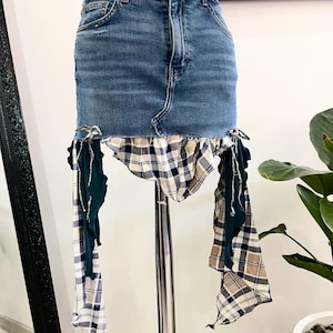 Upcycled Denim Patchwork Mini Rock, überarbeitete Grunge Festival Kleidung