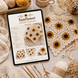 Puede incluir: Una tableta digital que muestra un patrón de bandana de ganchillo de girasol junto a una bandana de ganchillo física con un motivo de girasol en crema, amarillo y marrón. La pantalla de la tableta muestra texto que incluye Sunflower Crochet Bandana.