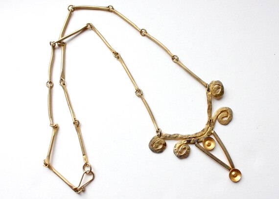 Collier Brutaliste Moderniste Années 1970 - étain Martelé Avec Cabochon Rose - Parfait état