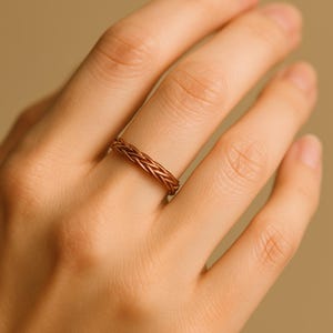 Braided Copper Ring, Minimalist Woven Wire Band, Boho Stacking Eternity Ring, Handmade Unisex Celtic Knot Jewelry, Eco Friendly Gift